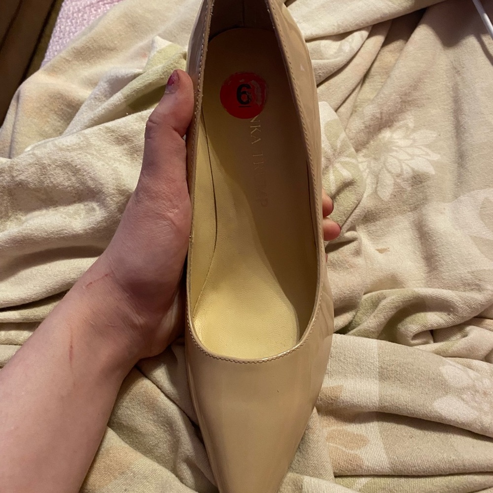 Nude Ivanka Trump pump (6M)
